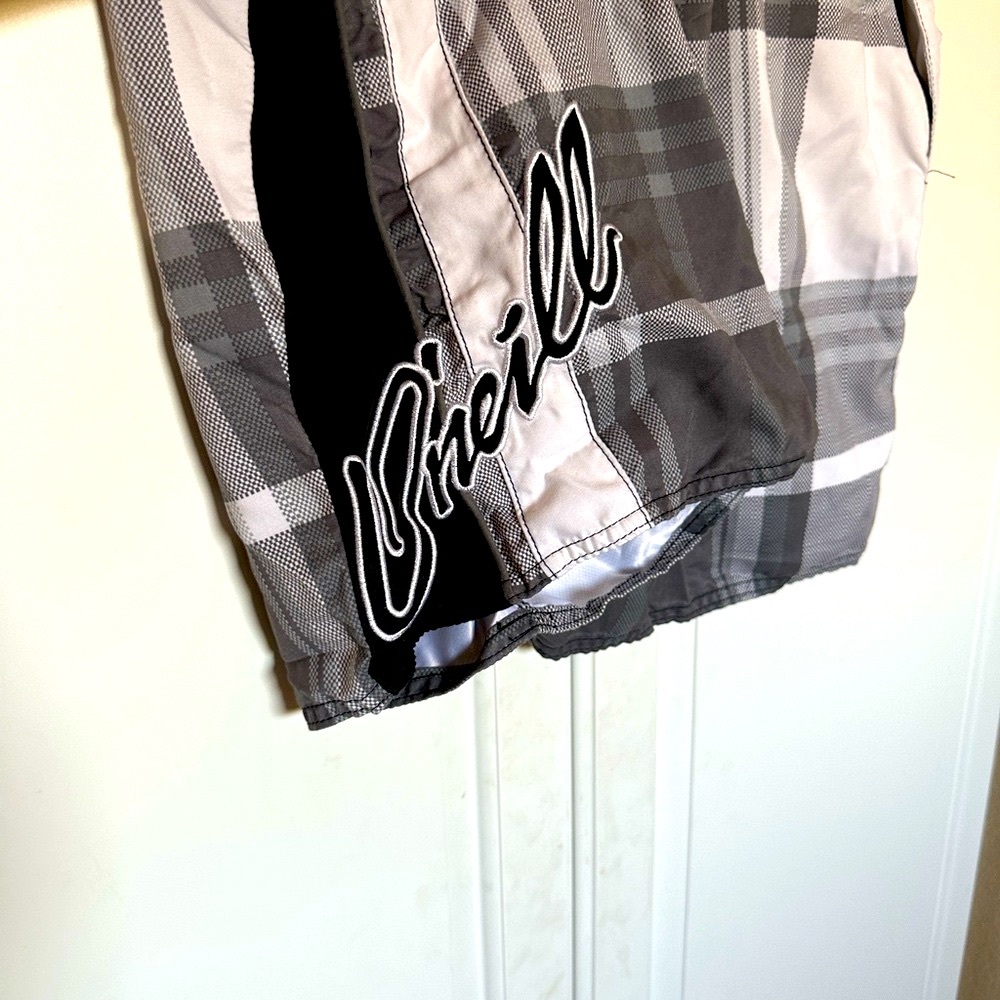 O'Neill Black and Gray Plaid Board Shorts EUC - Picture 4 of 6